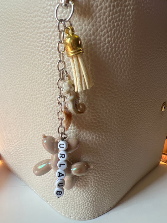 Binder Anhänger Beige Urlaub mit Muscheln und großem Hund