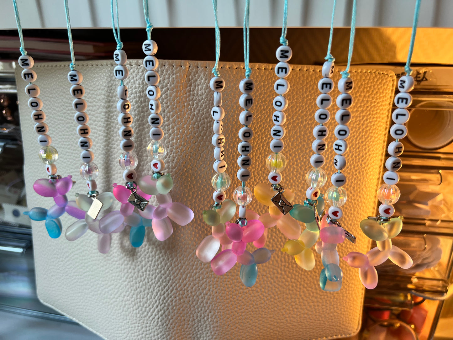 Anhänger “Melohni” mit Luftballon Hund