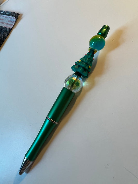 Kugelschreiber mit Perlen und Figuren