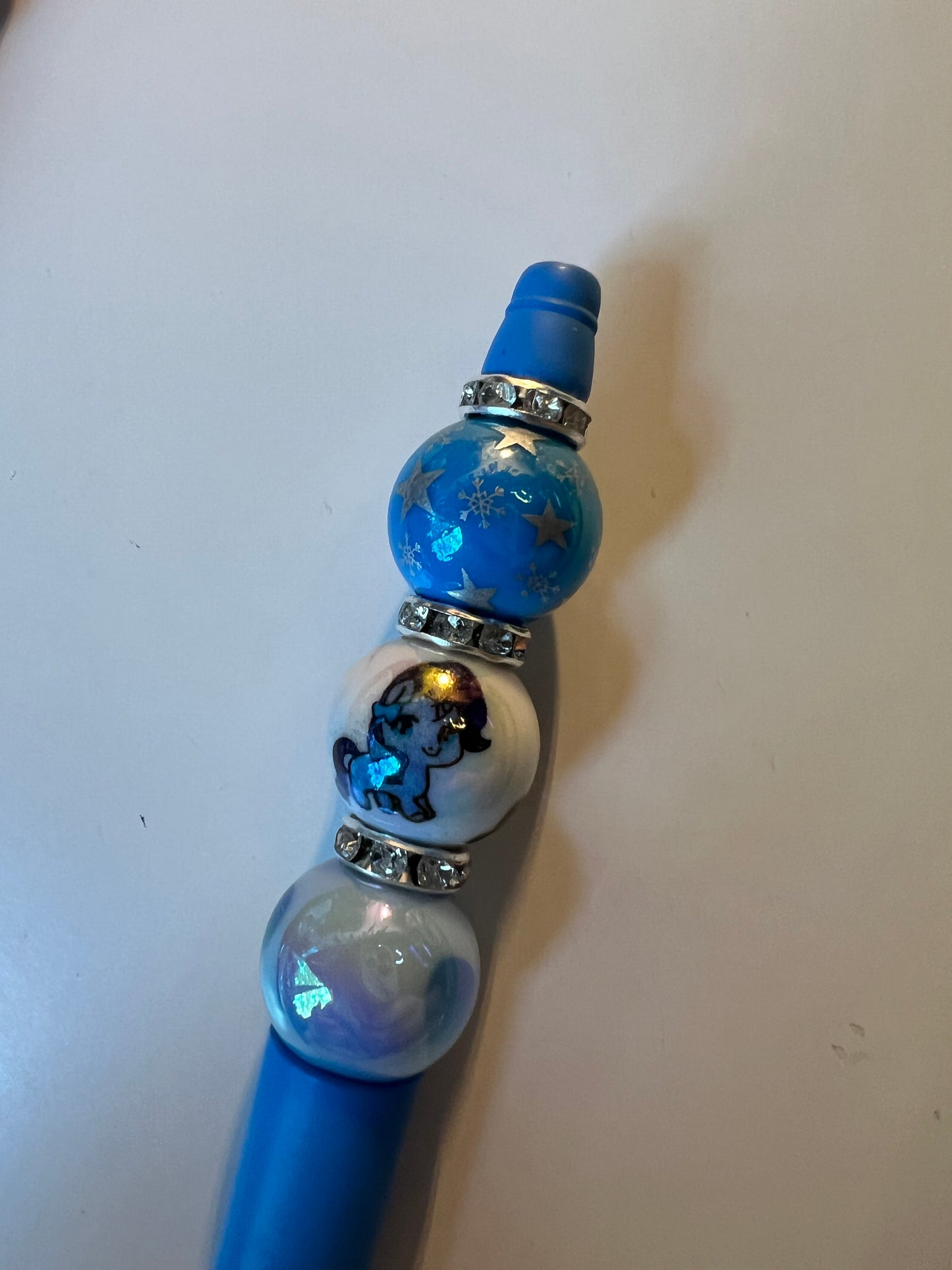 Kugelschreiber mit Perlen und Figuren