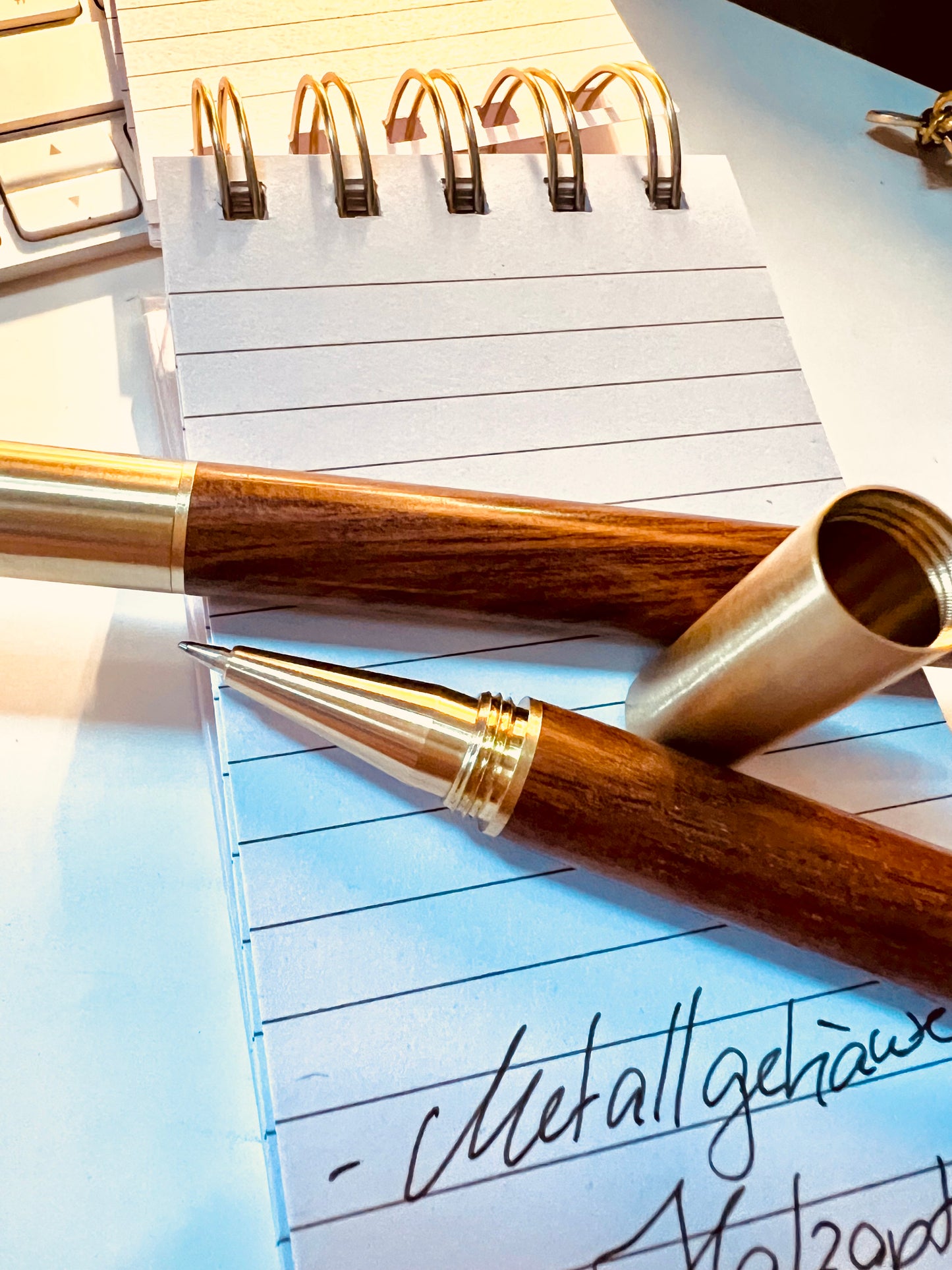 Metall Kugelschreiber in Holzoptik und Gold